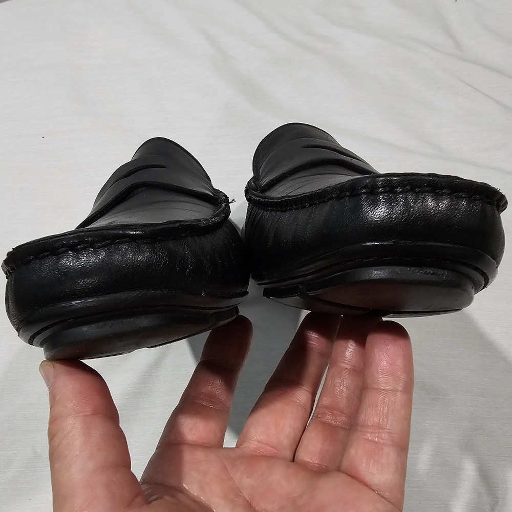 Prada Black Loafers Luxurious Slip-Ons - Picture 3 of 9